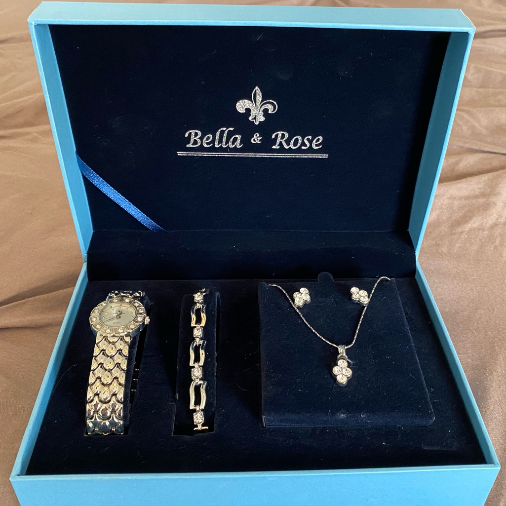 Bella & Rose Gift Box Jewelry Set. Silver Color W/Clear Rhinestones. Never Worn